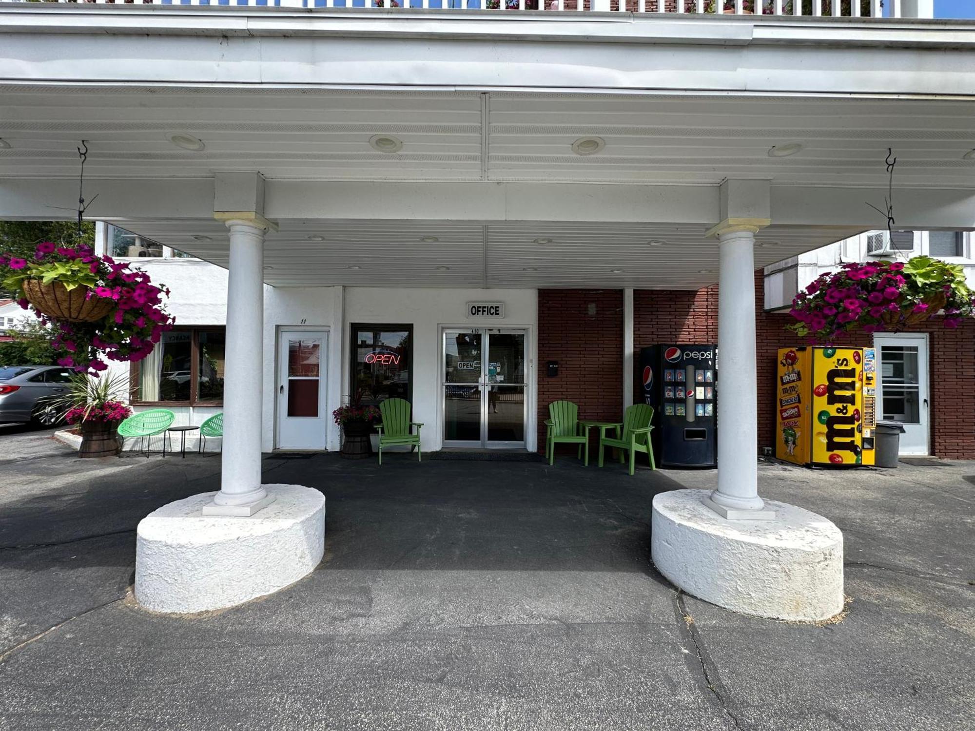 O'Sullivan'S Motel Lake George Exterior foto